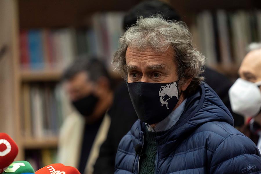 Fernando Simón desvincula el crecimiento de la incidencia de ómicron y advierte que "algo hay que hacer" Fernando Simón desvincula el crecimiento de la incidencia de ómicron y advierte que "algo hay que hacer"