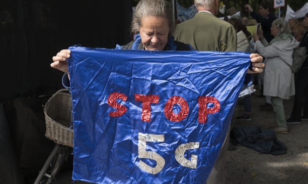 Países Bajos prohíbe los collares anti 5G por ser "radioactivos" Países Bajos prohíbe los collares anti 5G por ser "radioactivos"