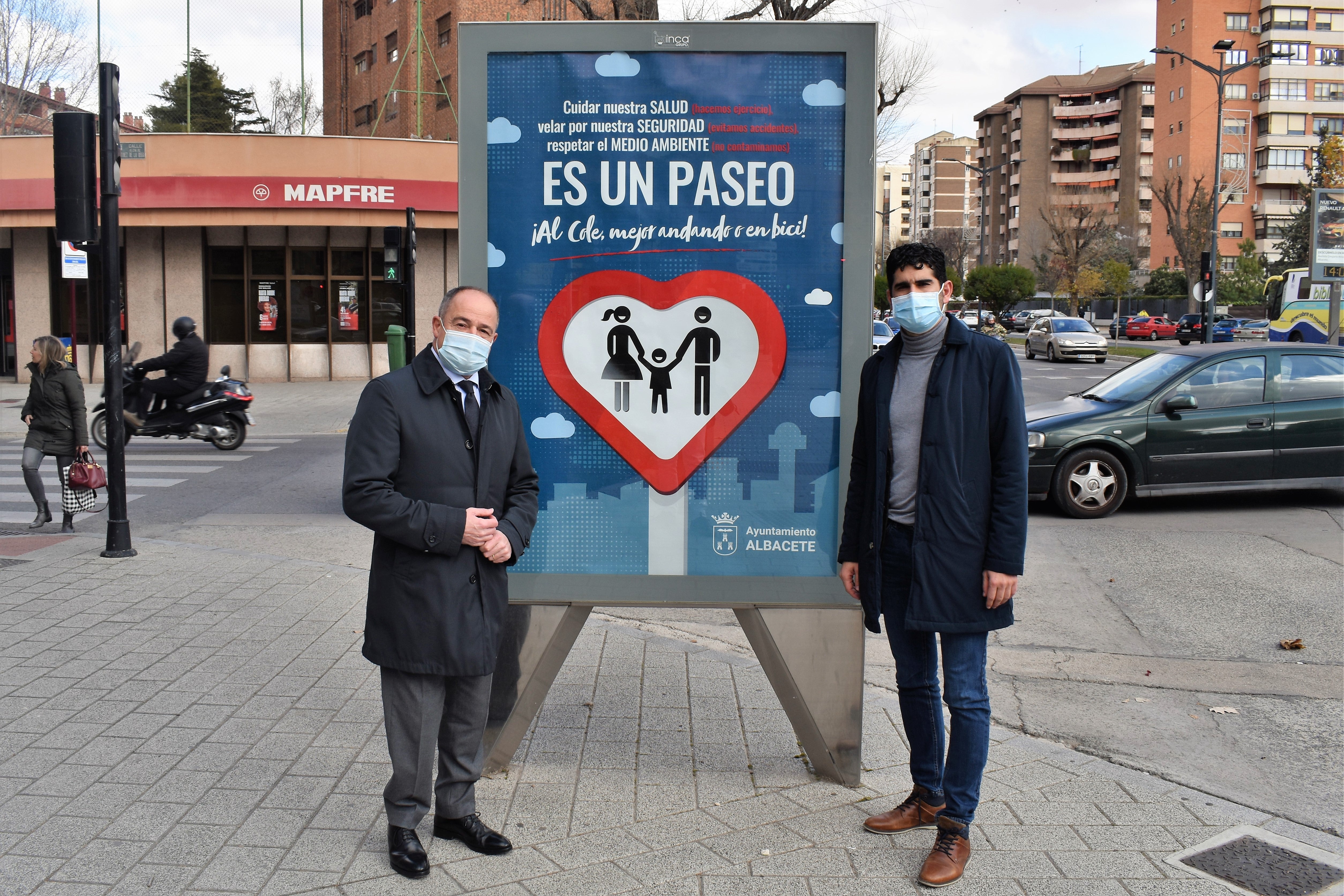 El Ayuntamiento lanza una campaña para fomentar los desplazamientos a pie o en bici a colegios e institutos El Ayuntamiento lanza una campaña para fomentar los desplazamientos a pie o en bici a colegios e institutos