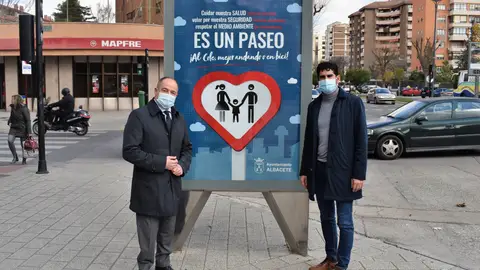 El Ayuntamiento lanza una campaña para fomentar los desplazamientos a pie o en bici a colegios e institutos El Ayuntamiento lanza una campaña para fomentar los desplazamientos a pie o en bici a colegios e institutos