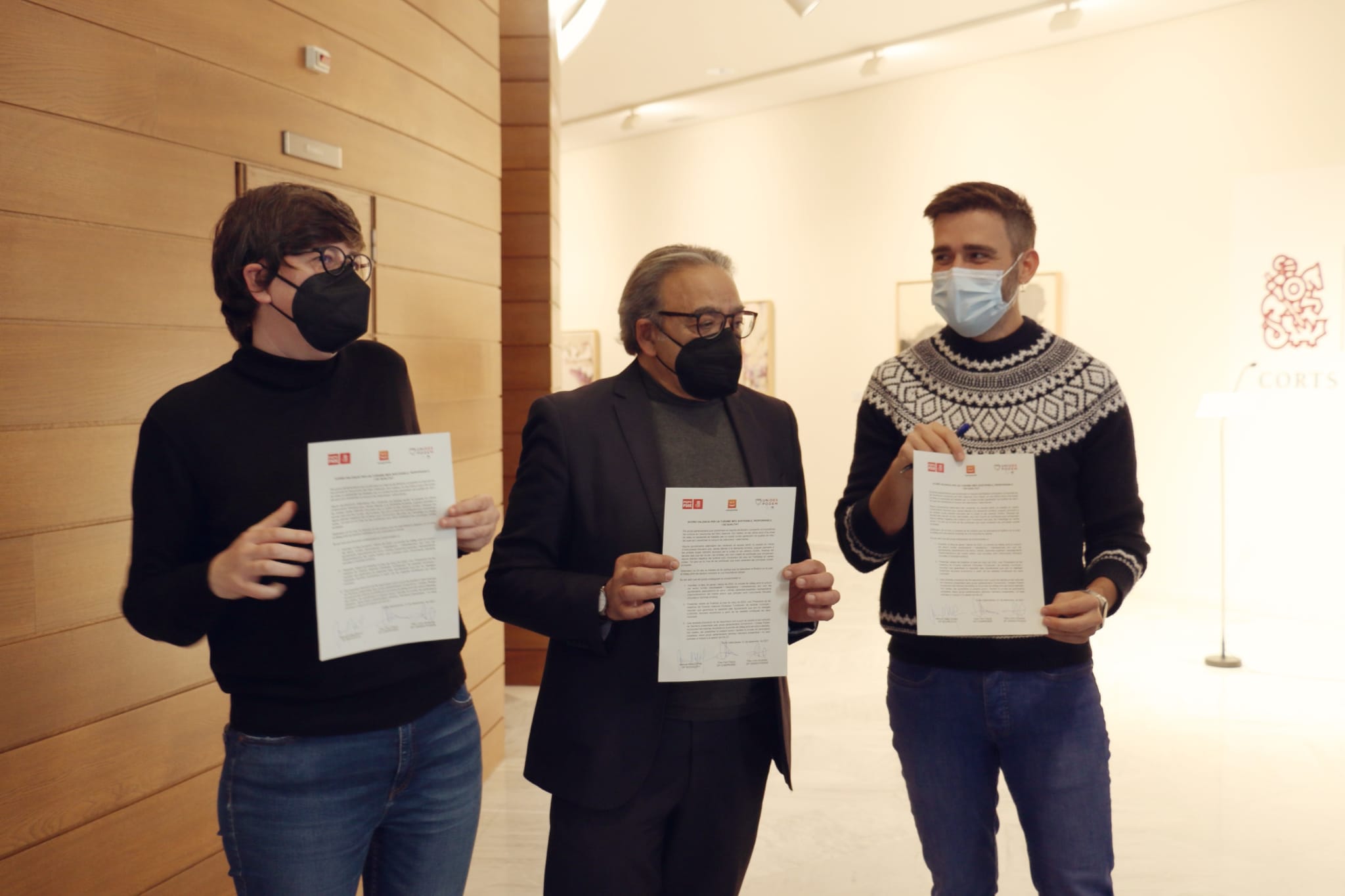 El Botànic acuerda iniciar el camino para implantar la tasa turística en la Comunitat El Botànic acuerda iniciar el camino para implantar la tasa turística en la Comunitat