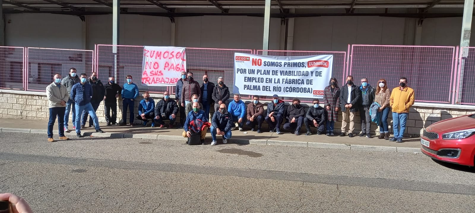 Los trabajadores de Zumosol siguen acampados en la fábrica después de seis meses de conflicto Los trabajadores de Zumosol siguen acampados en la fábrica después de seis meses de conflicto