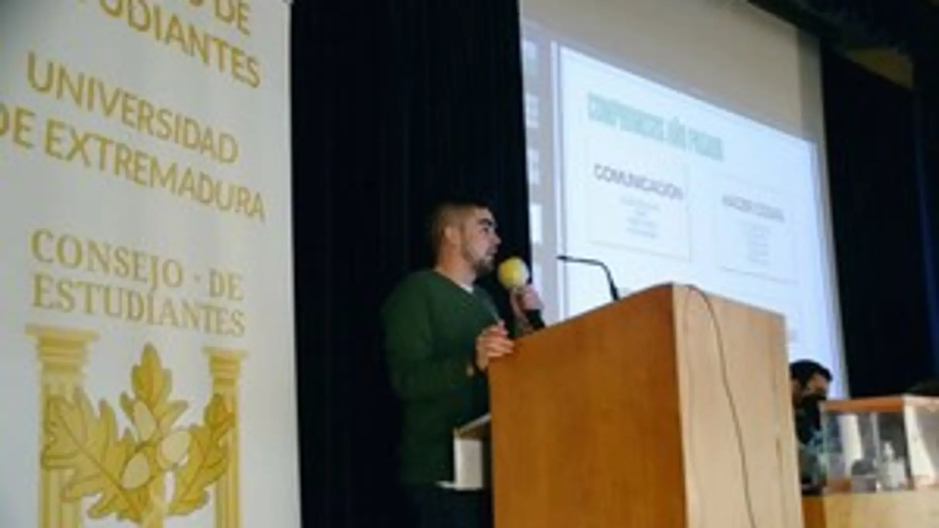 Hernán Álvarez Gaitán es reelegido delegado de los alumnos de la Universidad de Extremadura