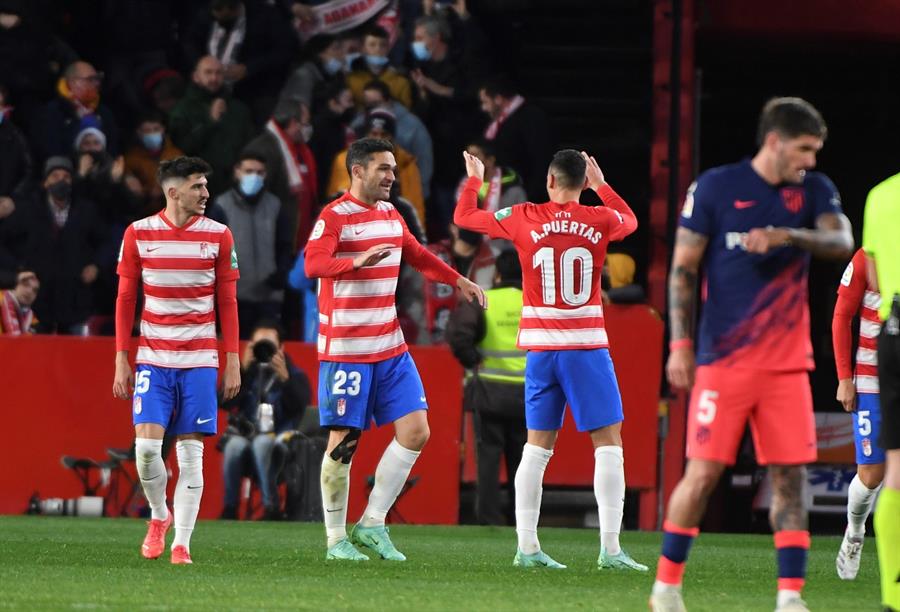 El Atlético sigue su caída ante un Granada que resurge El Atlético sigue su caída ante un Granada que resurge