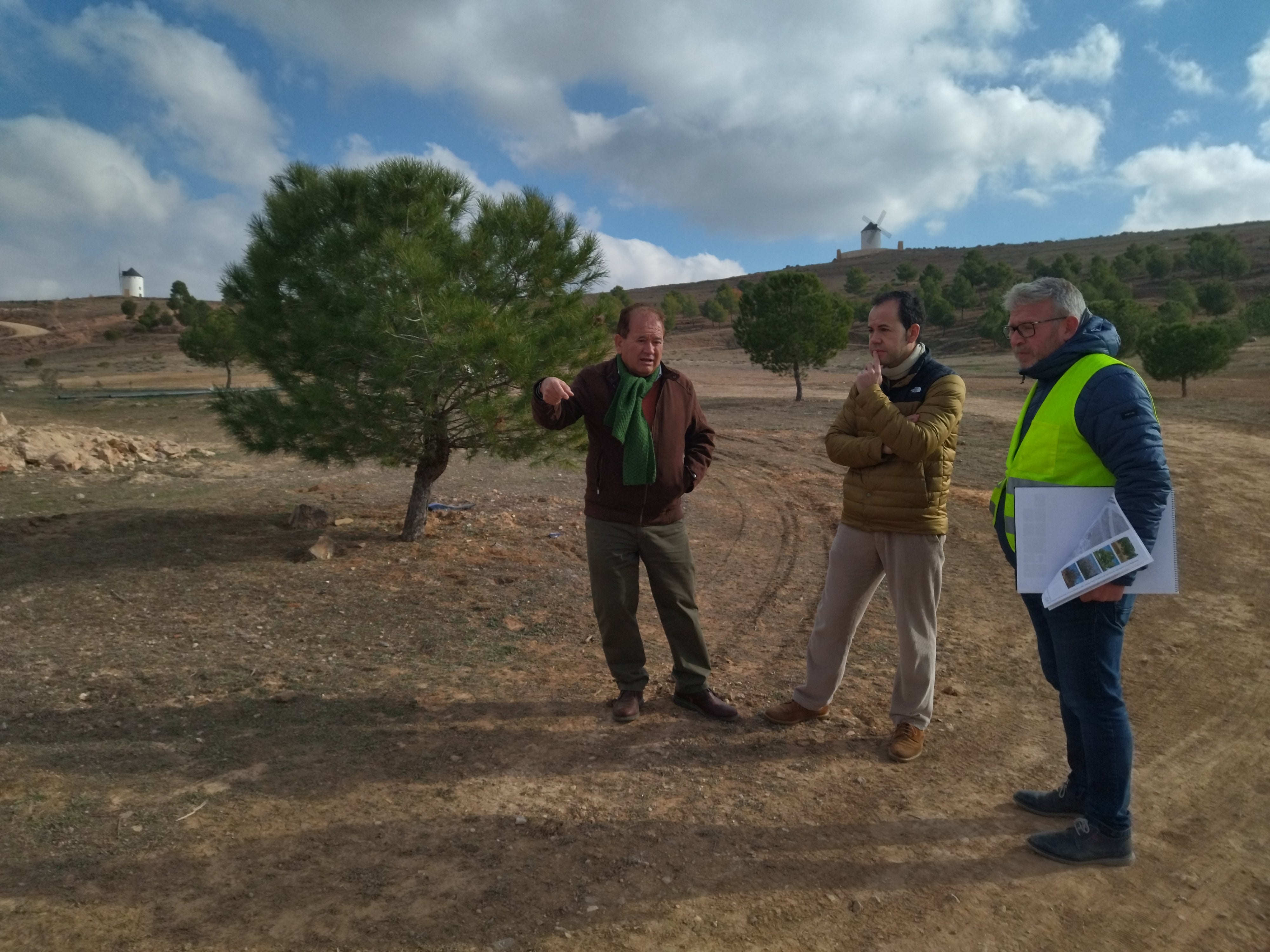 Nueva zona de esparcimiento junto a los molinos de Herencia Nueva zona de esparcimiento junto a los molinos de Herencia