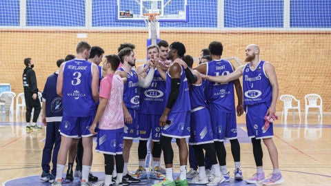 CB Marbella se despide de su afici&oacute;n