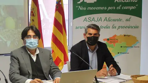 El presidente de ASAJA-Alicante, Juan José Berenguer, y su secretario técnico, Ramón Espinosa El presidente de ASAJA-Alicante, Juan José Berenguer, y su secretario técnico, Ramón Espinosa