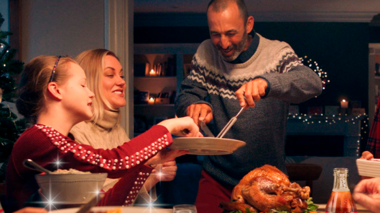 CETEX, Cáritas Diocesana Mérida- Badajoz, junto a Coca-Cola, reparten 1000 comidas de Navidad en Badajoz CETEX, Cáritas Diocesana Mérida- Badajoz, junto a Coca-Cola, reparten 1000 comidas de Navidad en Badajoz