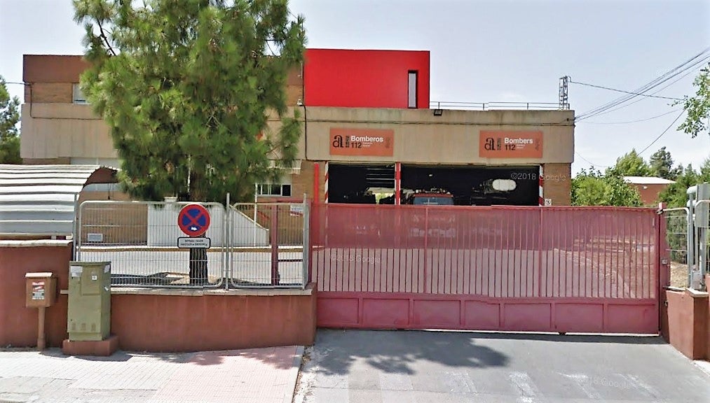 El derrumbe del techo de una vivienda de Elda provoca dos heridos que han quedado atrapados bajo los escombros El derrumbe del techo de una vivienda de Elda provoca dos heridos que han quedado atrapados bajo los escombros