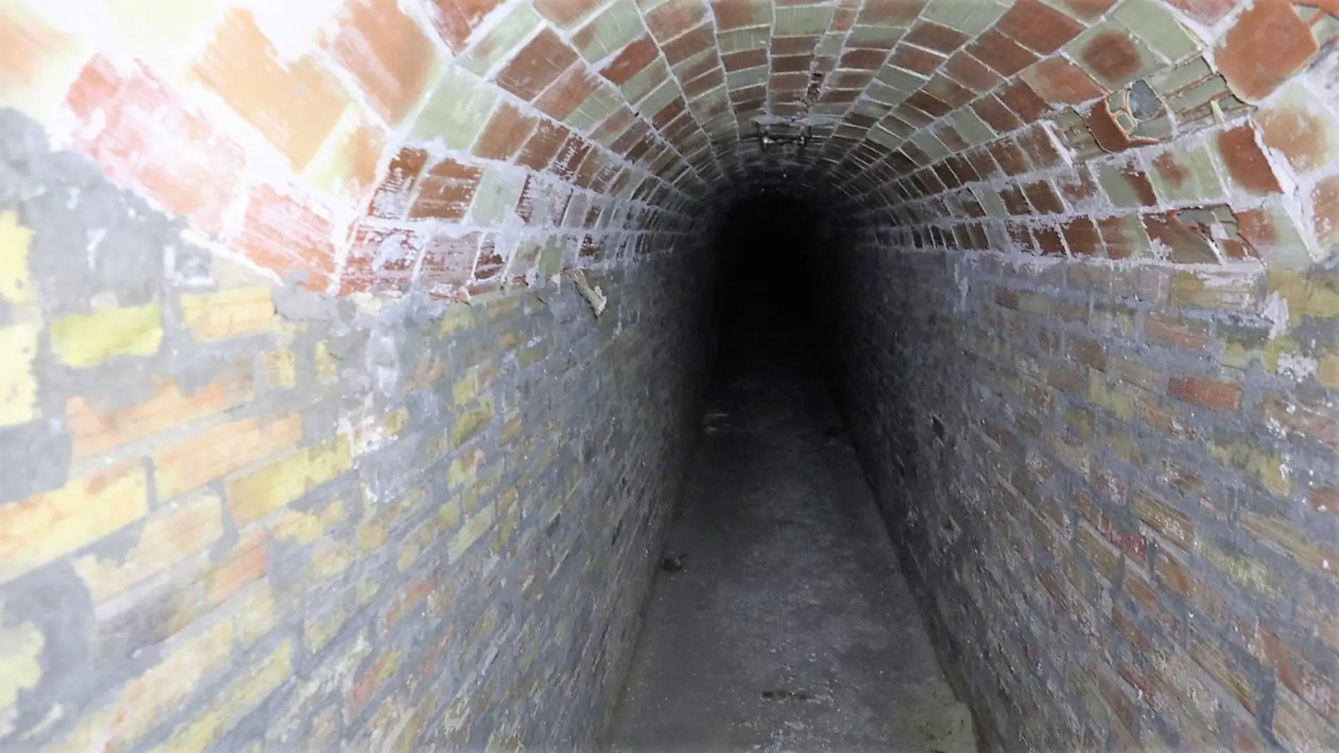 Túnel del refugio antiaéreo de la Guerra Civil descubierto en Elda.