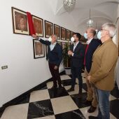 La Diputación de Cáceres coloca el cuadro de Charo Cordero en la galería de presidentes