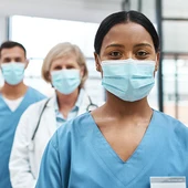 ¿Por qué los aplausos a los sanitarios en la primera ola se han convertido en insultos en la sexta? ¿Por qué los aplausos a los sanitarios en la primera ola se han convertido en insultos en la sexta?