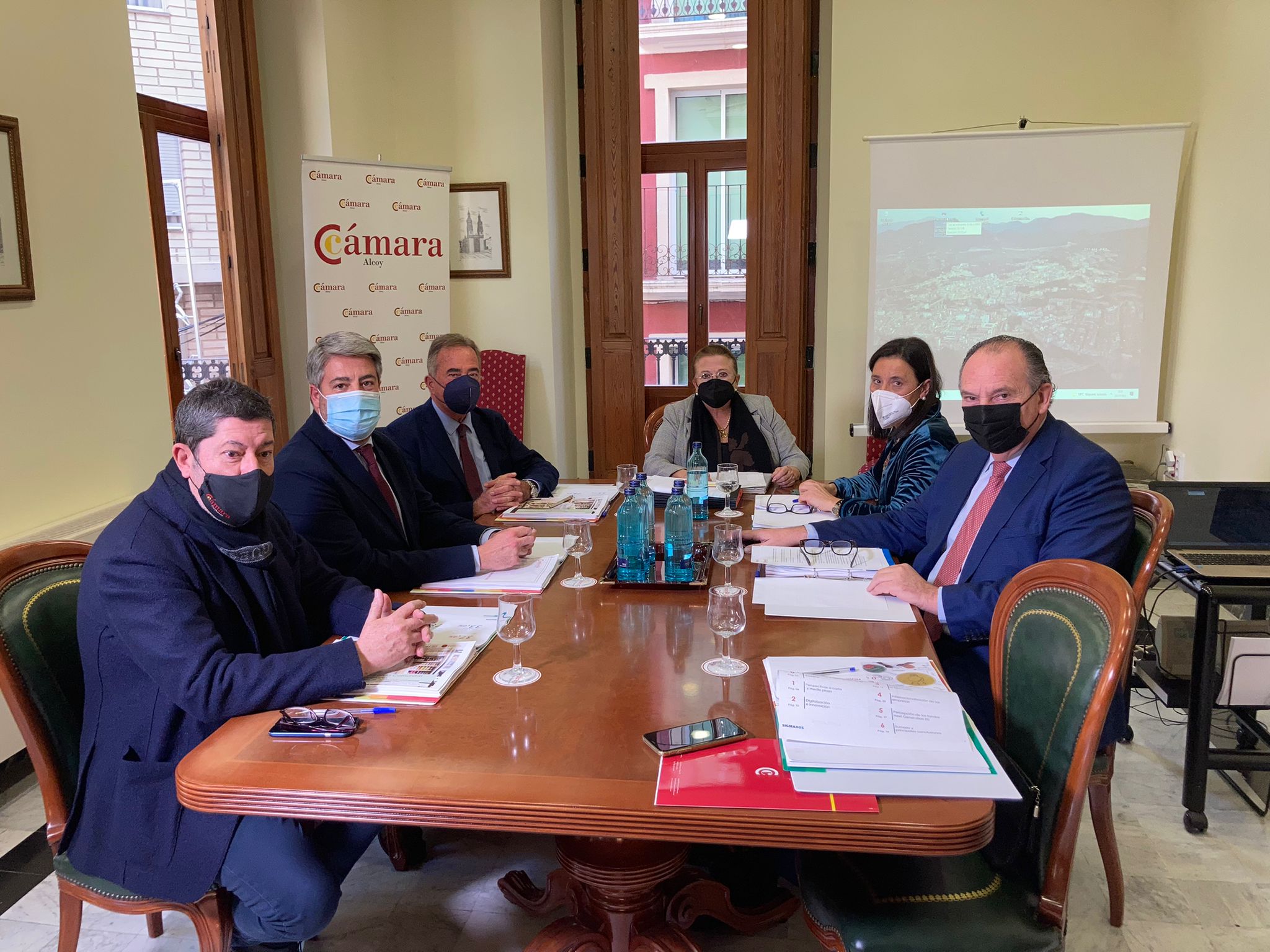 Las Cámaras de Comercio de la Comunitat en contra de la tasa turística Las Cámaras de Comercio de la Comunitat en contra de la tasa turística