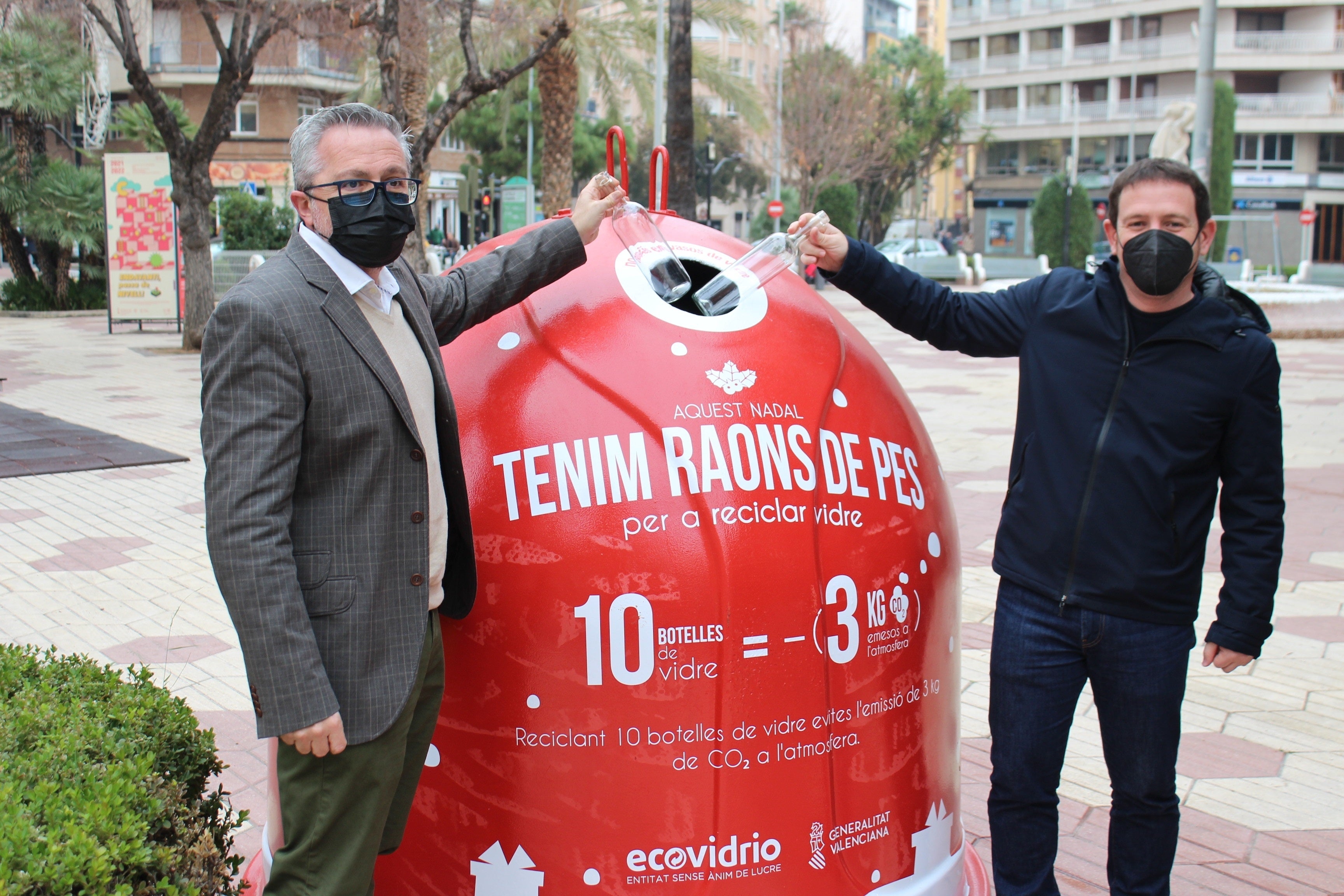 Castelló inicia una campaña navideña para reciclar más vidrio durante estas fiestas Castelló inicia una campaña navideña para reciclar más vidrio durante estas fiestas