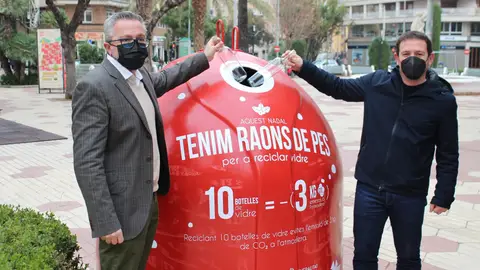 Castelló inicia una campaña navideña para reciclar más vidrio durante estas fiestas Castelló inicia una campaña navideña para reciclar más vidrio durante estas fiestas