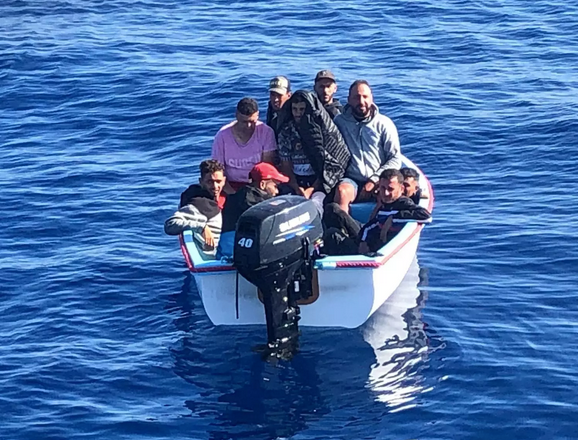 En libertad 14 inmigrantes que debían estar en cuarentena tras ser contacto estrecho de un positivo en la patera en la que llegaron a la Región En libertad 14 inmigrantes que debían estar en cuarentena tras ser contacto estrecho de un positivo en la patera en la que llegaron a la Región