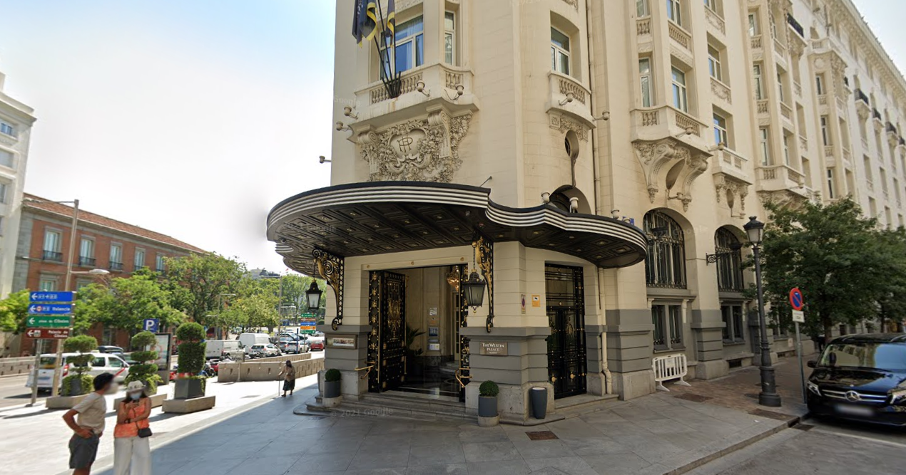 Dos detenidos por la extraña muerte de un empresario en Hotel Palace, a quien se pasaron drogando para robarle Dos detenidos por la extraña muerte de un empresario en Hotel Palace, a quien se pasaron drogando para robarle