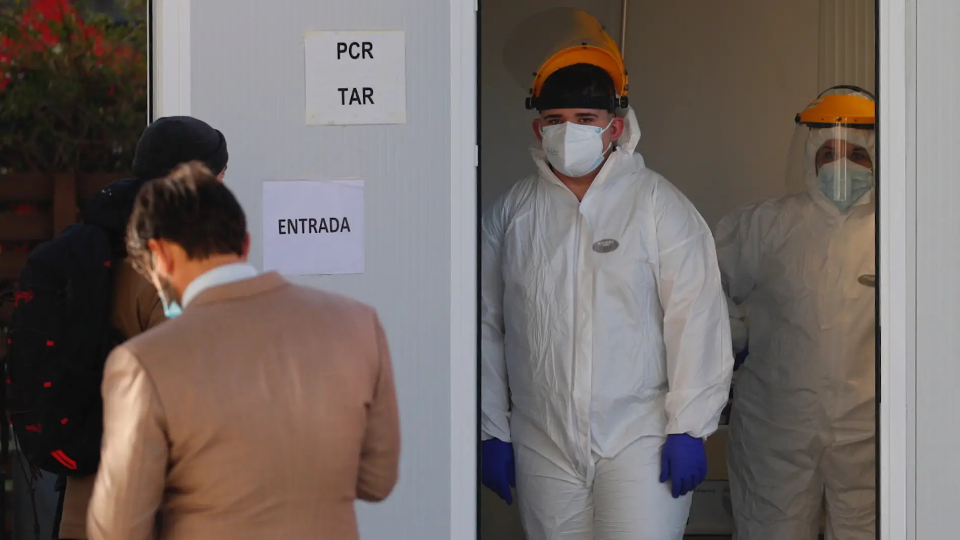 España registra más de 100.000 casos de coronavirus por primera vez durante la pandemia