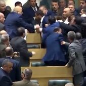 Un pleno en el Parlamento de Jordania termina a puñetazos mientras debatían sobre los derechos de las mujeres