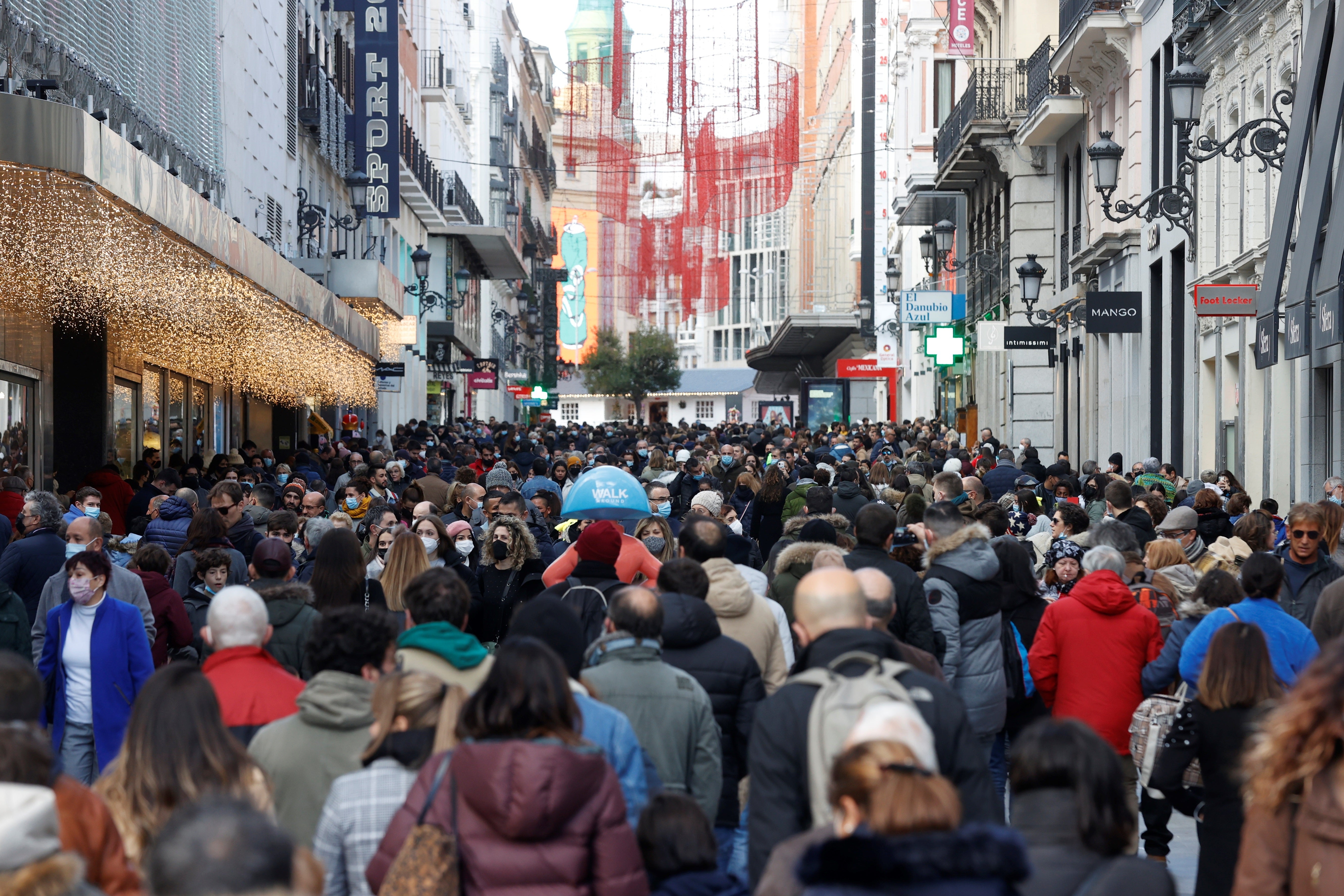 Un leve repunte de ingresos empaña el freno de contagios en muchas comunidades Un leve repunte de ingresos empaña el freno de contagios en muchas comunidades