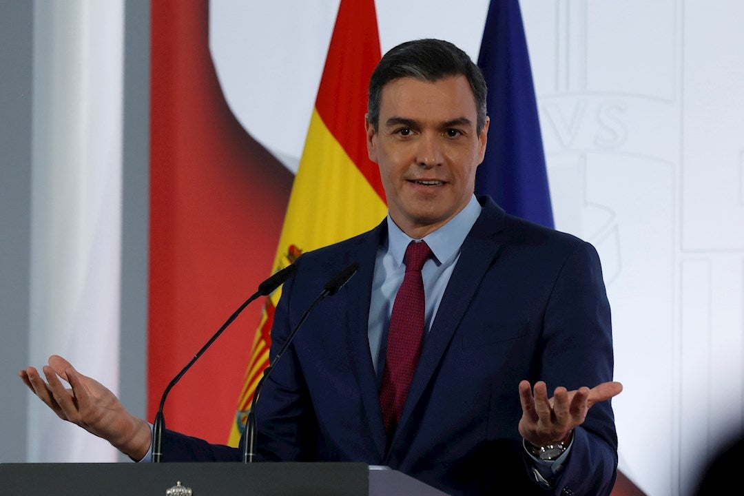 Pedro Sánchez: "Estamos mejor preparados y protegidos que hace un año frente a la variante ómicron" Pedro Sánchez: "Estamos mejor preparados y protegidos que hace un año frente a la variante ómicron"