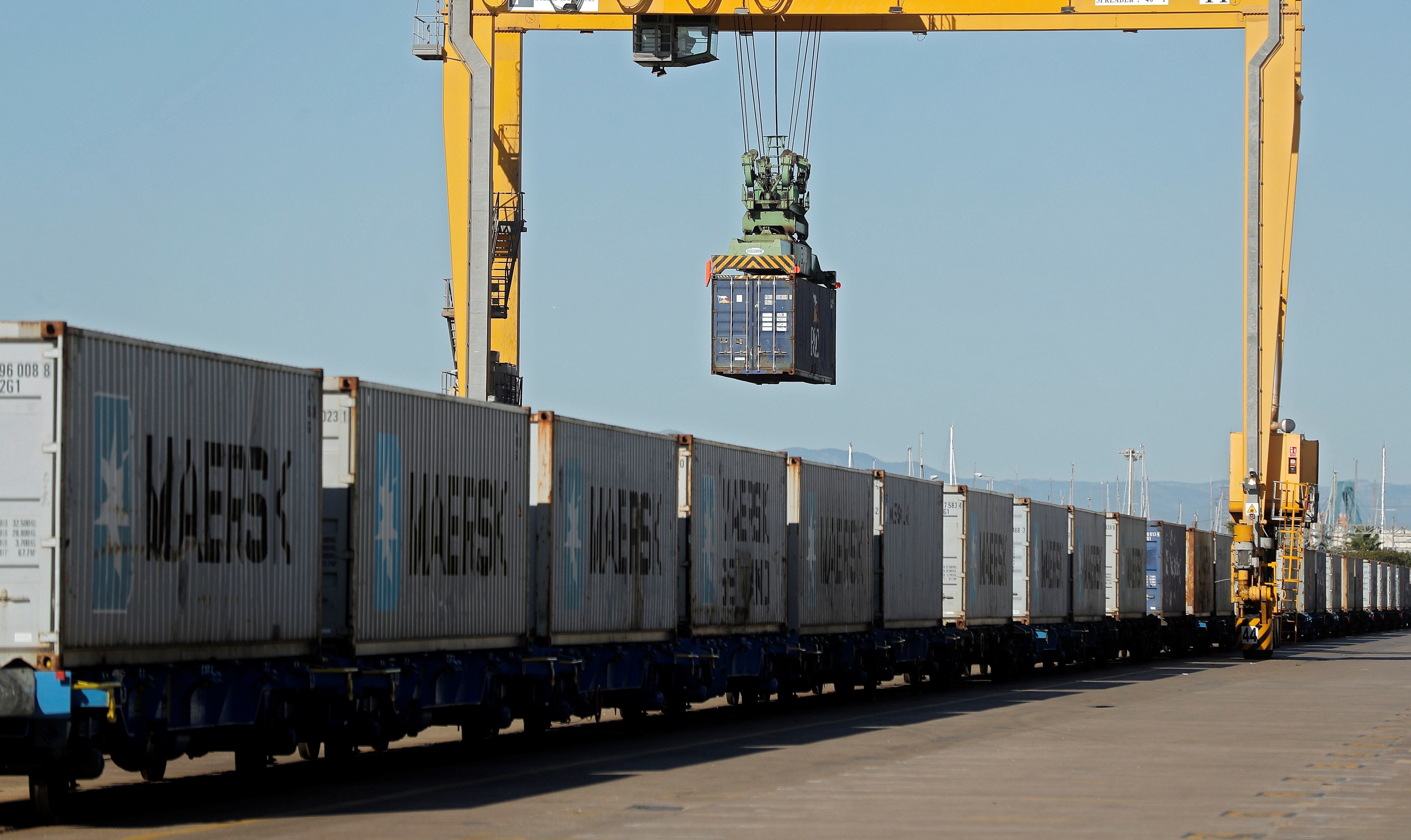 Una veintena de ciudadanos afganos entran en España escondidos en un contenedor Una veintena de ciudadanos afganos entran en España escondidos en un contenedor