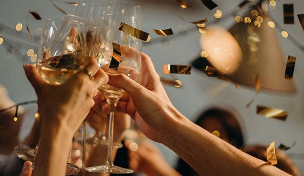 Así se celebra la Nochevieja y el Año nuevo: las tradiciones más curiosas Así se celebra la Nochevieja y el Año nuevo: las tradiciones más curiosas