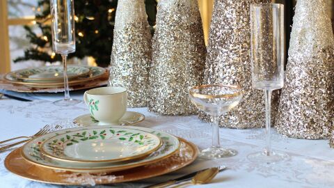 Imagen de archivo de una mesa preparada para la cena de Navidad