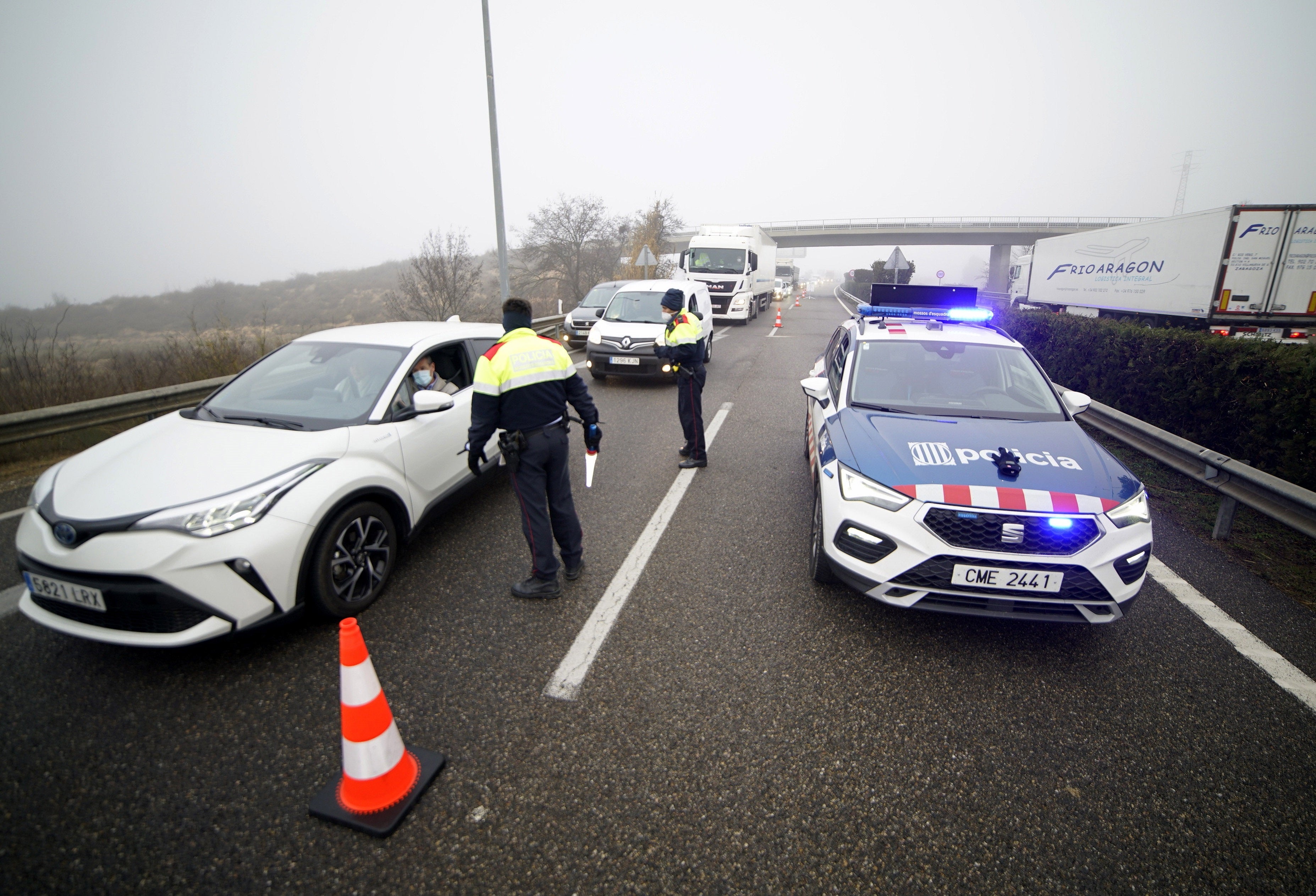 Tres muertos y más de 10 heridos en un accidente de tráfico múltiple en la AP-2 por Castelldans Tres muertos y más de 10 heridos en un accidente de tráfico múltiple en la AP-2 por Castelldans