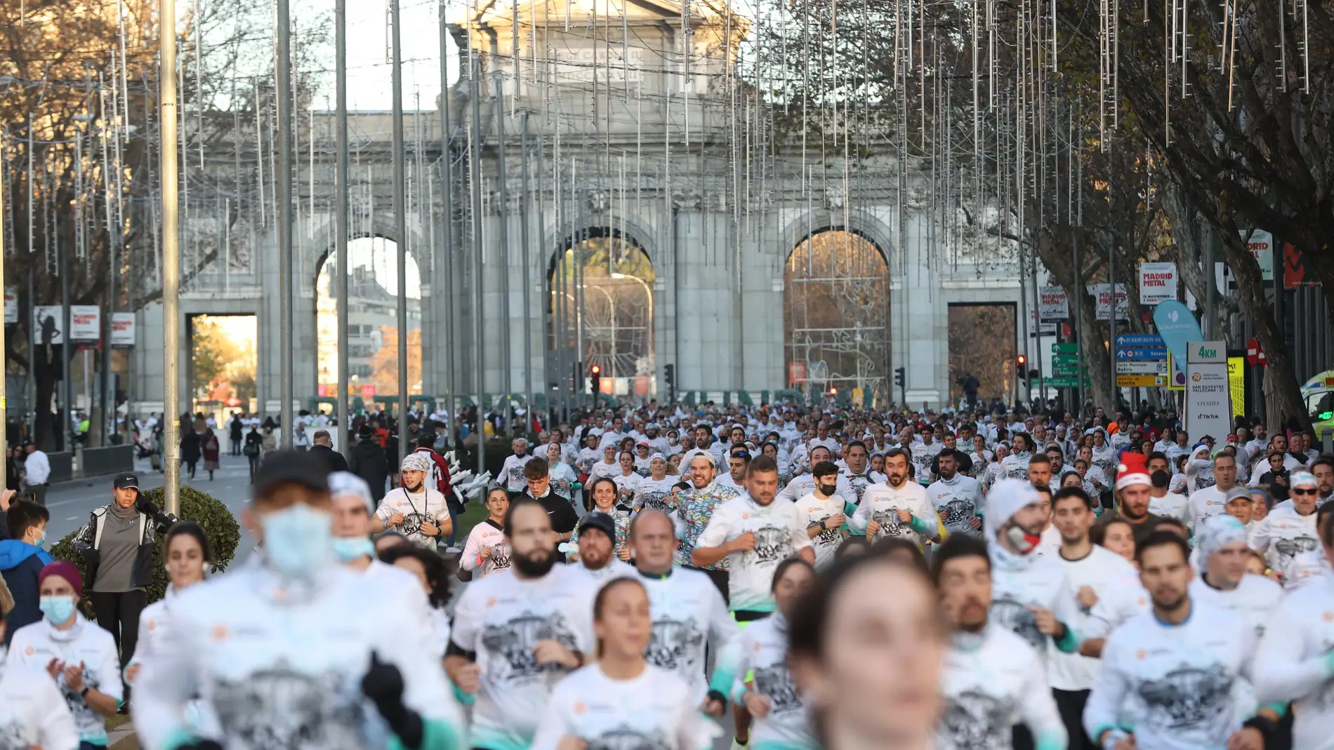 La San Silvestre Vallecana de Madrid corona a sus ganadores después de conseguir una participación masiva