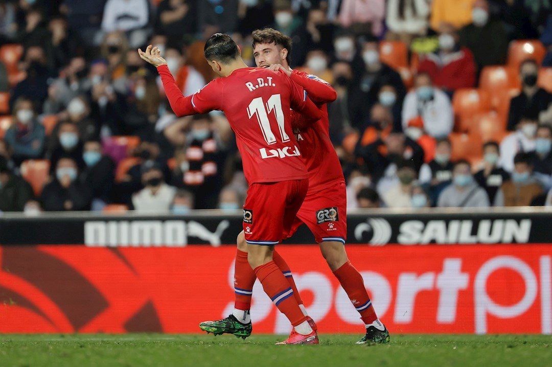 El Espanyol remonta y cierra el año con victoria El Espanyol remonta y cierra el año con victoria