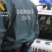 Un agente de la Guardia Civil Un agente de la Guardia Civil