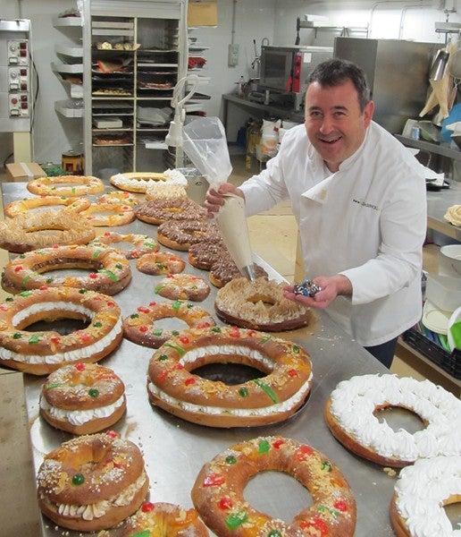 Tradicional, con nata o chocolate, el roscón sigue siendo imprescindible en la Noche de Reyes Tradicional, con nata o chocolate, el roscón sigue siendo imprescindible en la Noche de Reyes