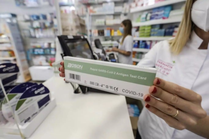 Las farmacias valencianas podrán notificar a Sanitat los casos positivos de las pruebas de antígenos Las farmacias valencianas podrán notificar a Sanitat los casos positivos de las pruebas de antígenos