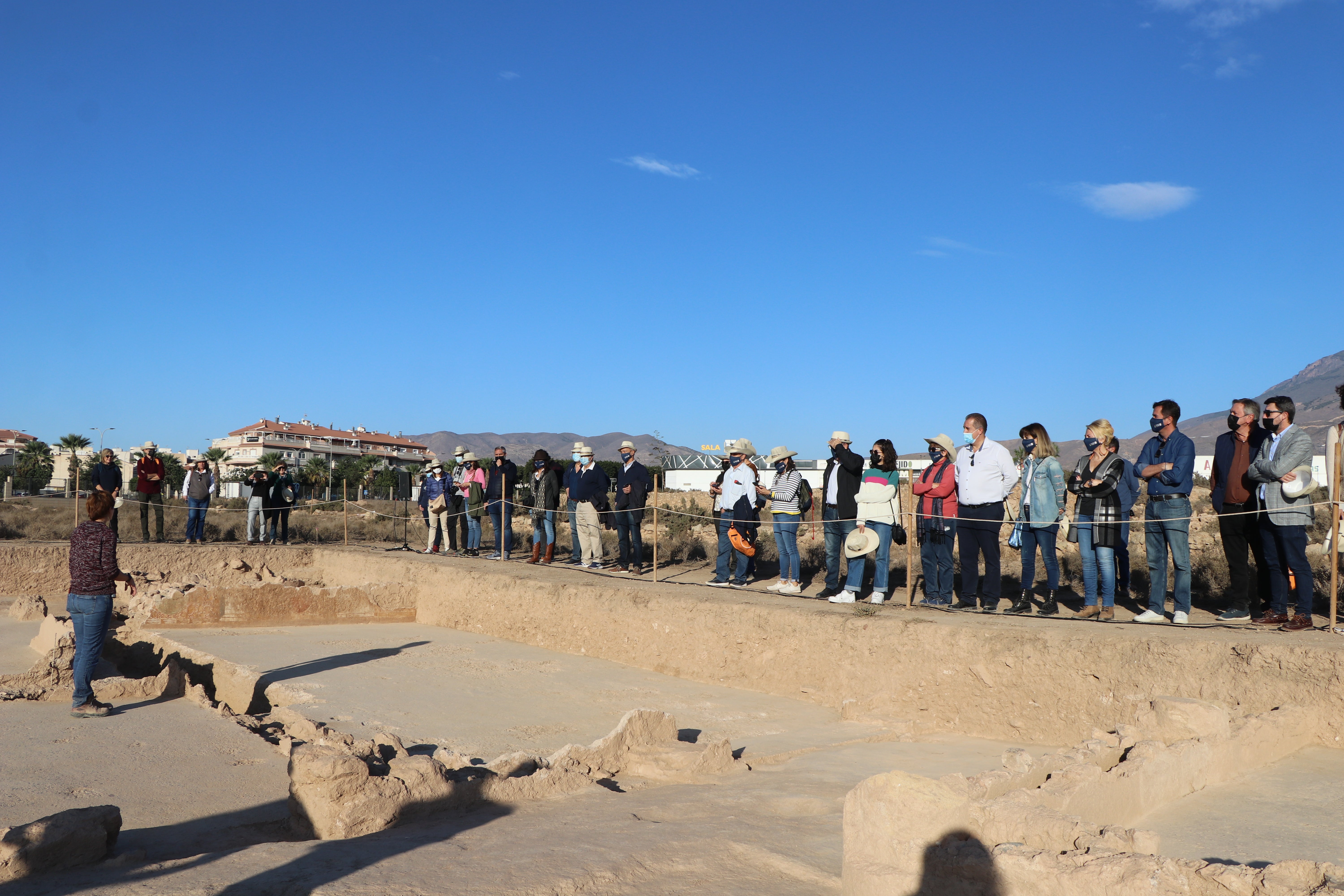 Arqueólogos de la UAL encuentran una muralla de la época pre-romana en El Yacimiento de Ciavieja Arqueólogos de la UAL encuentran una muralla de la época pre-romana en El Yacimiento de Ciavieja