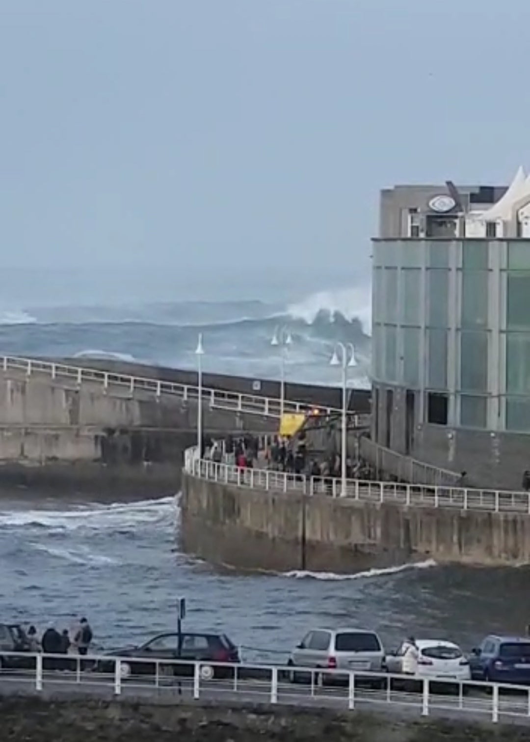 Rescate marítimo en el Muelle Nuevo Rescate marítimo en el Muelle Nuevo
