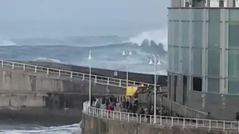 Muelle Nuevo de Luarca Muelle Nuevo de Luarca