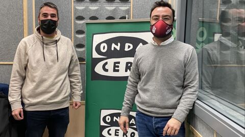 Rafa Reyes, a la derecha