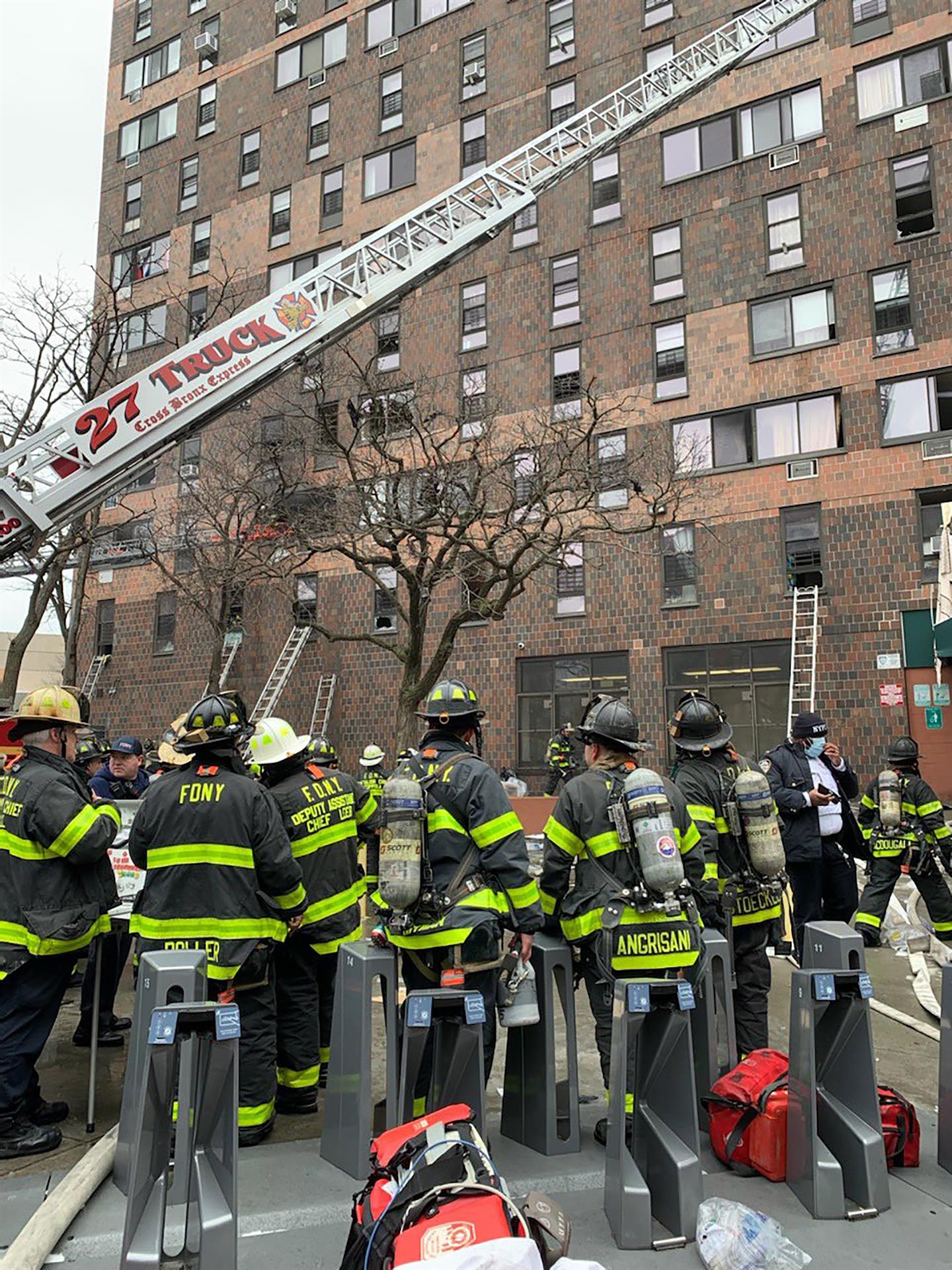 Un incendio en el Bronx deja al menos 19 muertos, entre ellos nueve niños Un incendio en el Bronx deja al menos 19 muertos, entre ellos nueve niños