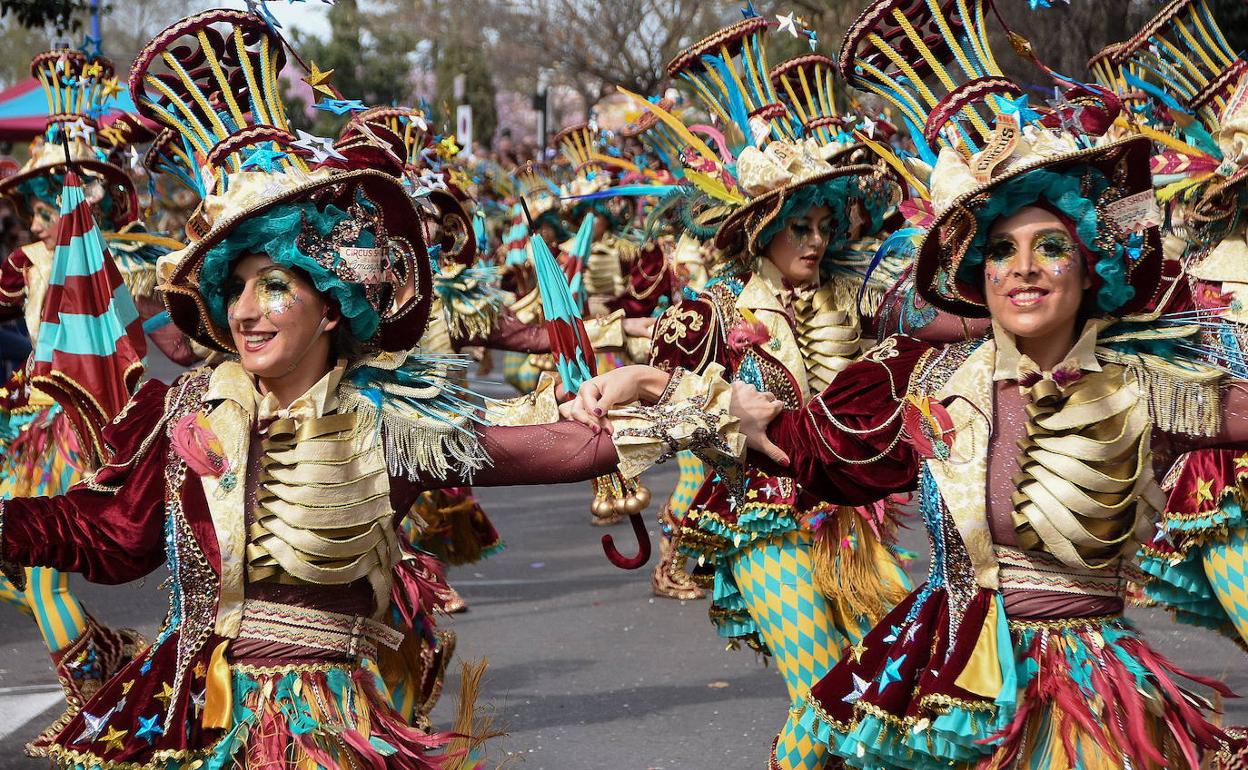 La comparsa 'Donde vamos la liamos' de Olivenza será la encargada de abrir el desfile del Carnaval en Badajoz La comparsa 'Donde vamos la liamos' de Olivenza será la encargada de abrir el desfile del Carnaval en Badajoz