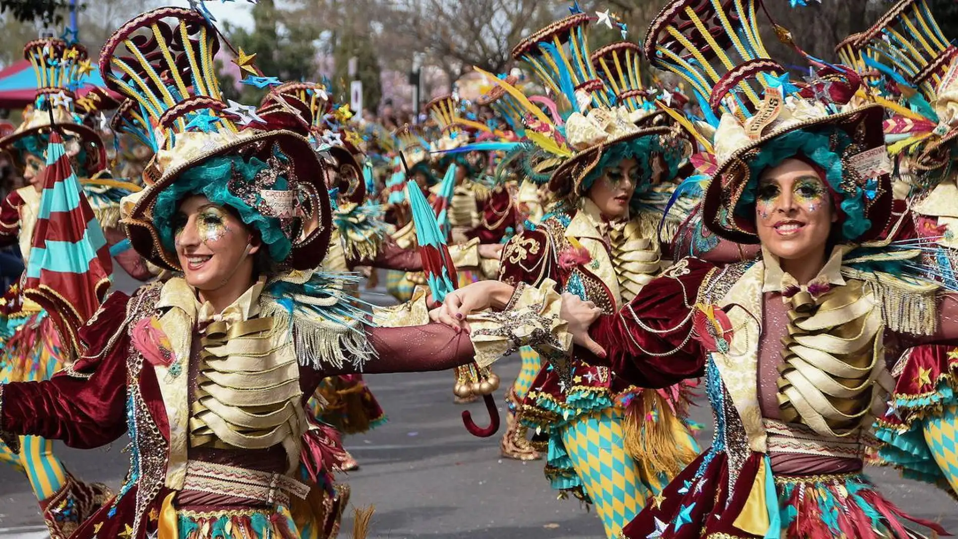La comparsa 'Donde vamos la liamos' de Olivenza será la encargada de abrir el desfile del Carnaval en Badajoz