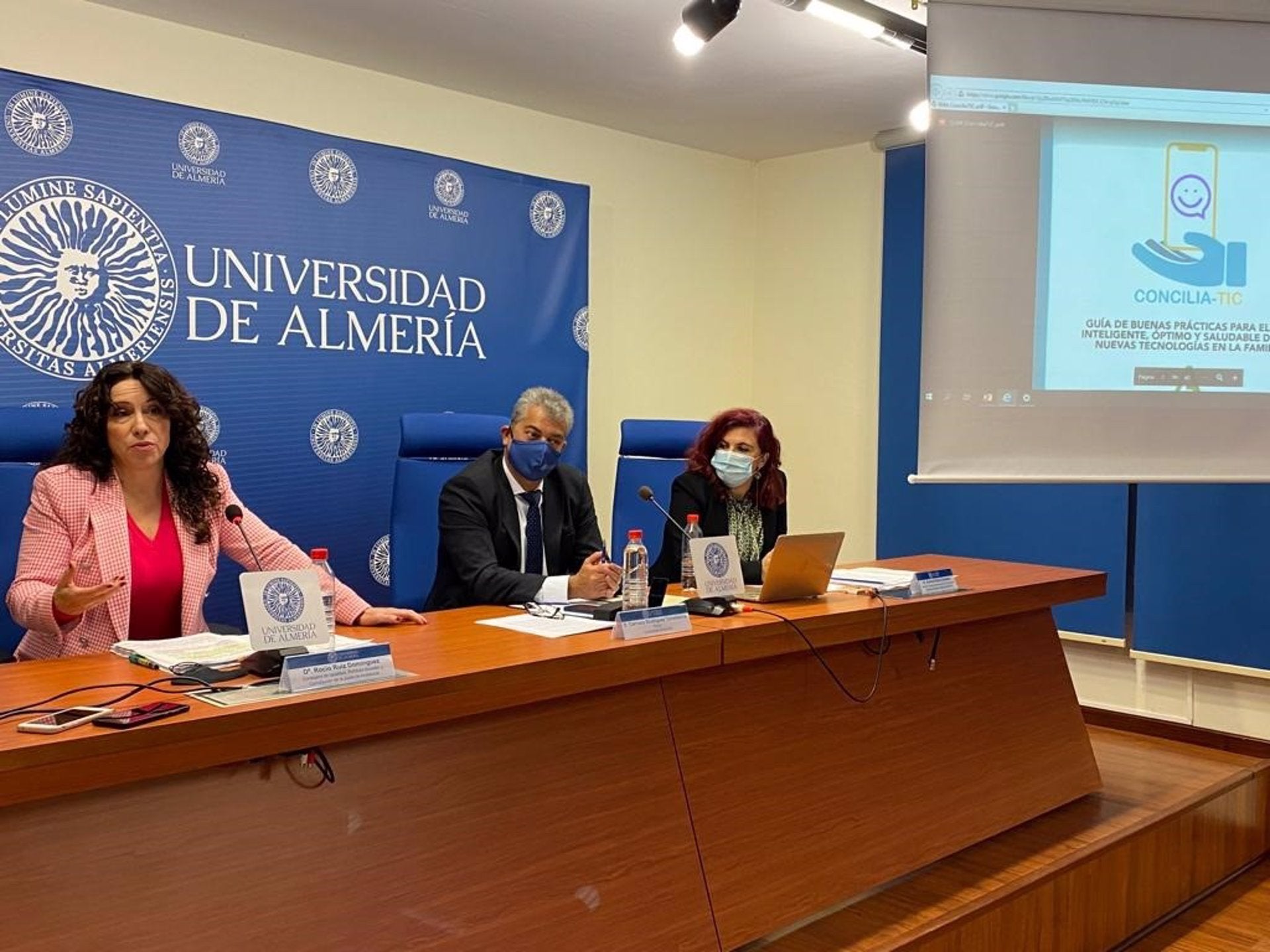 La Junta presenta una guía para un buen uso de las tecnologías en familia La Junta presenta una guía para un buen uso de las tecnologías en familia