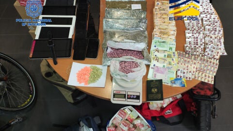 Dinero, drogas y tabaco, los objetos intervenidos a la banda