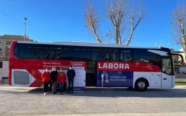 Pilar de la Horadada es el primer municipio de la provincia de Alicante en recibir el Autobús itinerante Pilar de la Horadada es el primer municipio de la provincia de Alicante en recibir el Autobús itinerante