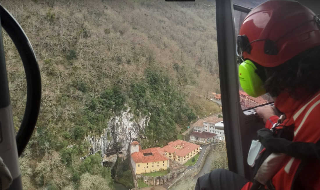 Rescatados dos senderistas en la montaña de Covadonga Rescatados dos senderistas en la montaña de Covadonga