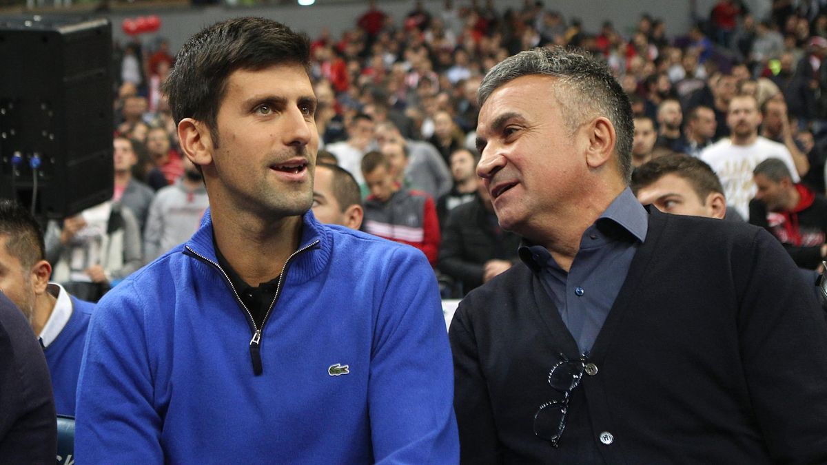 El padre de Djokovic dice que su expulsión de Australia es un "atentado fallido con 50 balazos en el pecho" El padre de Djokovic dice que su expulsión de Australia es un "atentado fallido con 50 balazos en el pecho"