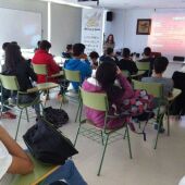 Castilla - La Mancha vuelve a los colegios con 360 docentes de baja por Covid