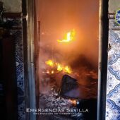 Tres personas han sido rescatadas en un incendio desatado en una vivienda de San Jerónimo