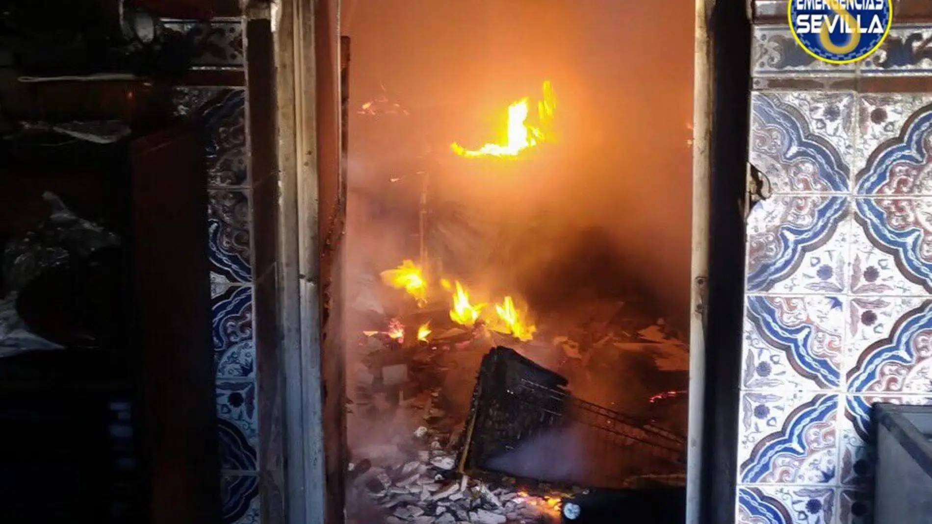 Tres personas han sido rescatadas en un incendio desatado en una vivienda de San Jerónimo