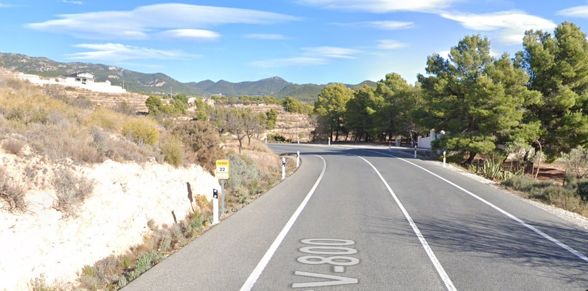 Un muerto y un herido en una colisión entre un coche y una moto en Jijona Un muerto y un herido en una colisión entre un coche y una moto en Jijona